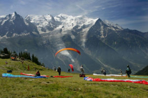 Parapente dans le massif du Mont-Blanc