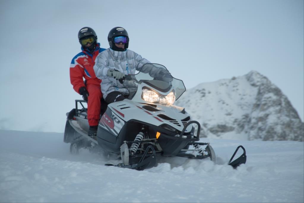 activités en scooter des neiges près du Mont-Blanc