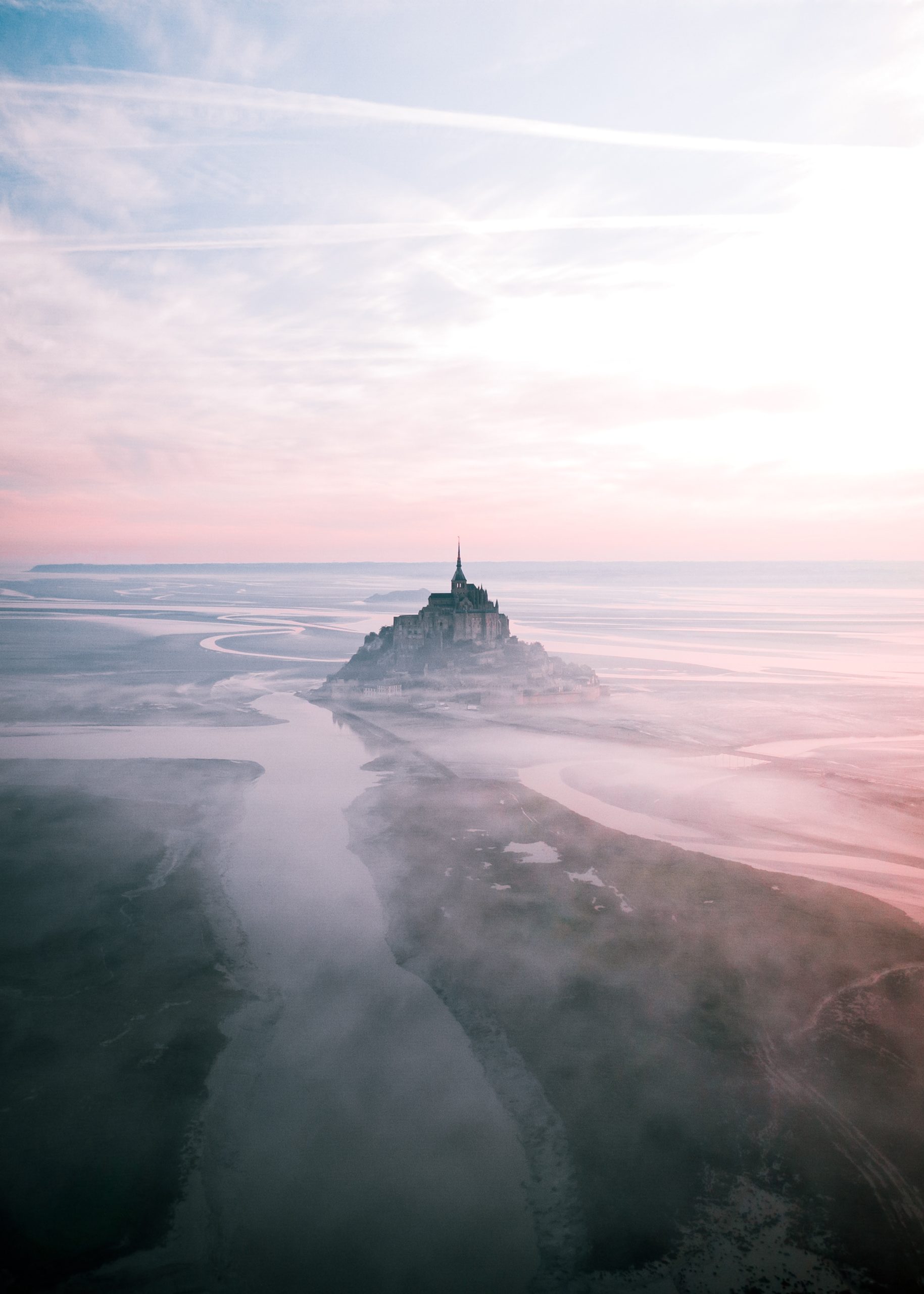 Le Mont-Saint-Michel dans le brouillard