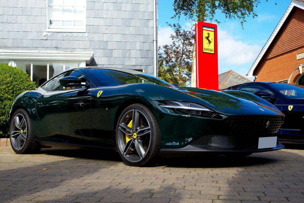 définition voiture GT avec ferrari roma
