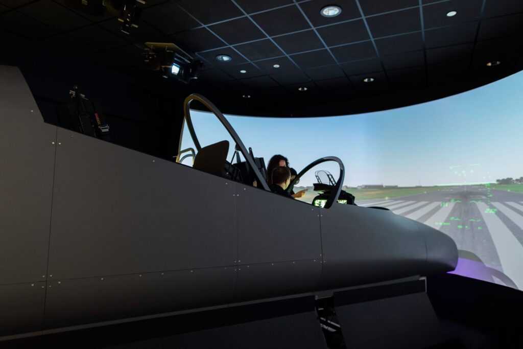 vue extérieure d'un simulateur de vol